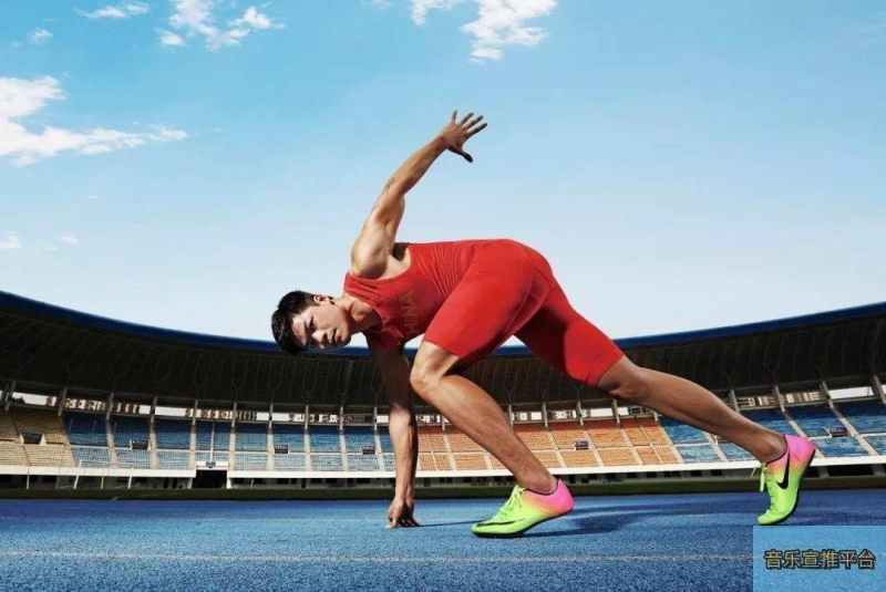 尽管知道气氛会多么紧张，但他没有丝毫担忧、紧张或压力。